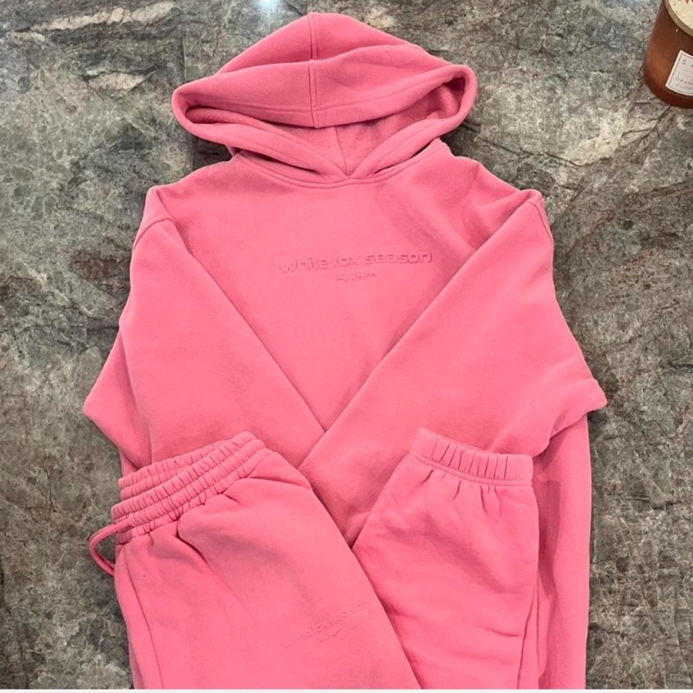 White Fox Boutique Soft Pink Hoodie and warm ups !
